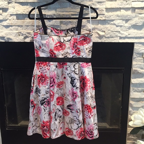 Elegant Flower Print Dress - Picture 5 of 7